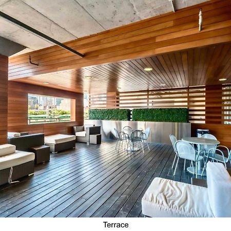 Three Br Condo Step To Cn Tower Rogers Center With Free Parking Toronto Exterior foto