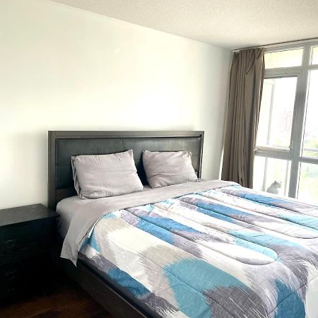 Three Br Condo Step To Cn Tower Rogers Center With Free Parking Toronto Exterior foto