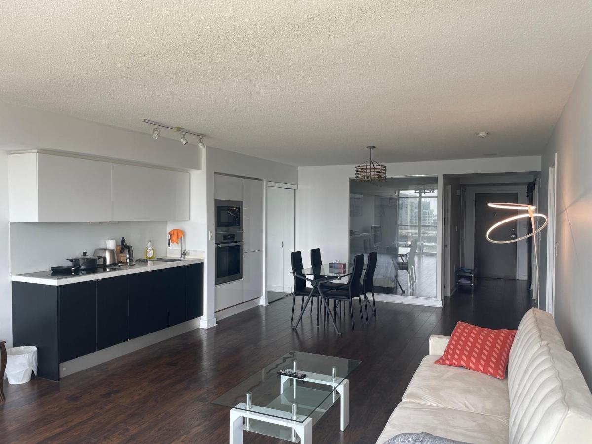 Three Br Condo Step To Cn Tower Rogers Center With Free Parking Toronto Exterior foto