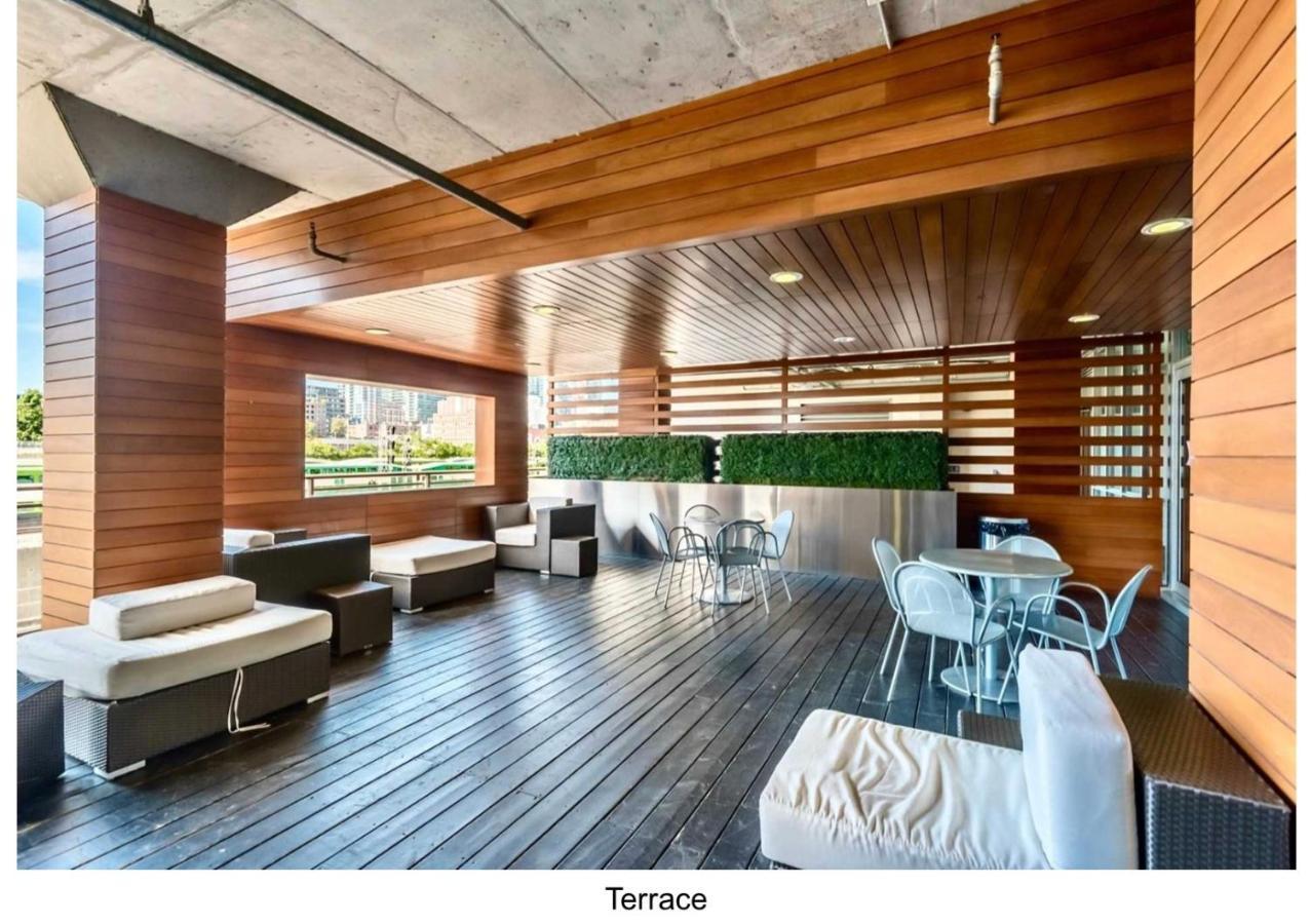 Three Br Condo Step To Cn Tower Rogers Center With Free Parking Toronto Exterior foto